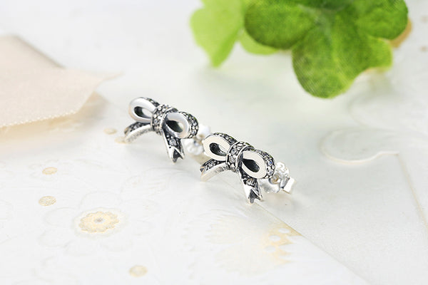 PAIR OF SPARKLING DELICATE BOW STUDS
