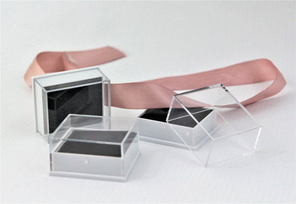 PAIR OF SPARKLING DELICATE BOW STUDS